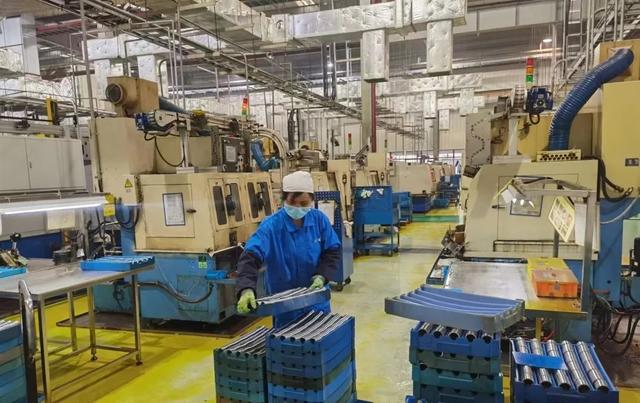 赶订单、追产能、保产值!外冈镇汽车零部件制造企业按下生产“加速键”