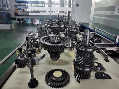 请列举世界上5个知名的汽车零部件配套供应商及其配件产品
